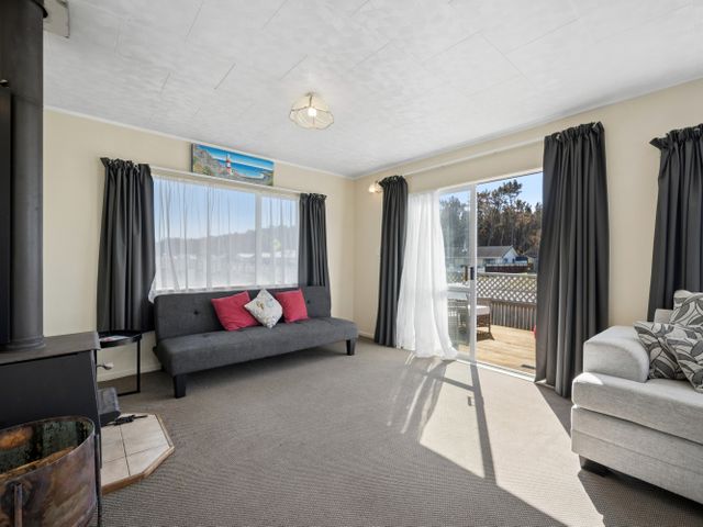 Bach to the Beach - Foxton Beach Holiday Home - 1201099 - photo 3