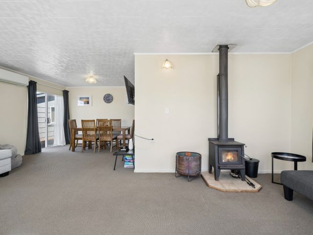 Bach to the Beach - Foxton Beach Holiday Home - 1201099 - photo 5