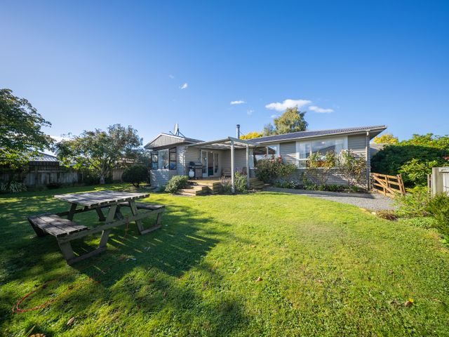 Darling on Dorizac - Te Anau Holiday Home - 1201995 - photo 1 