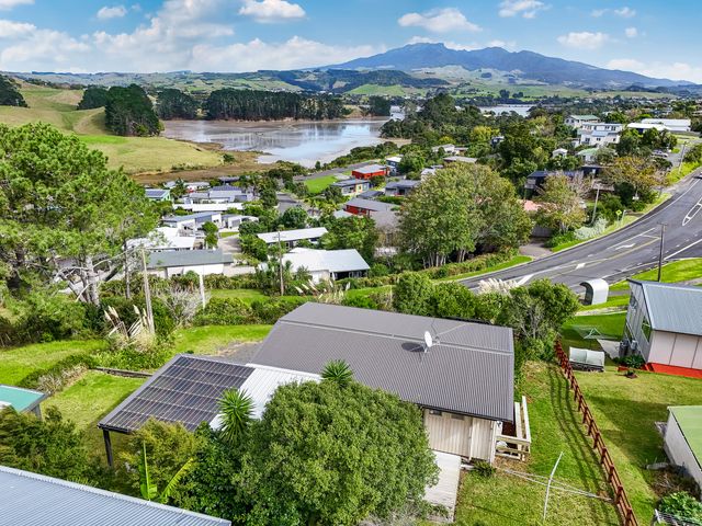 Kaitoke Vista - Raglan Holiday Home - 1202702 - photo 1 