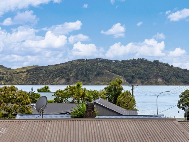 Barefoot at the Bay - Raglan Holiday Home - 1202874 - photo 2