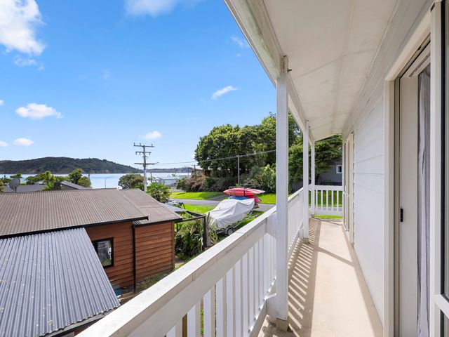 Barefoot at the Bay - Raglan Holiday Home - 1202874 - photo 3