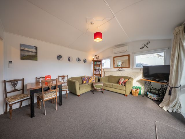 Dragon Fly Cottage - Te Anau Holiday Home - 1203769 - photo 4