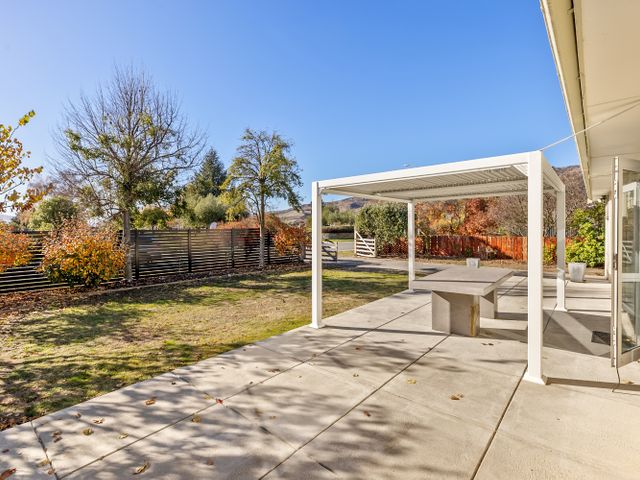 Get Away By The Green - Cromwell Holiday Home - 1203940 - photo 2
