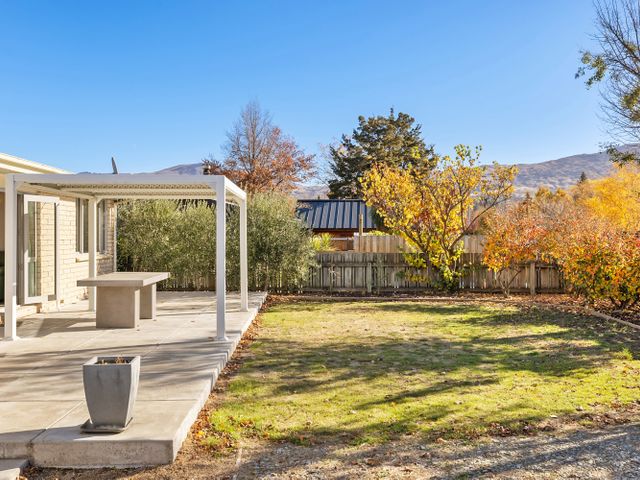 Get Away By The Green - Cromwell Holiday Home - 1203940 - photo 1 