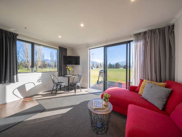 Dusky Rugby Unit - Te Anau Holiday Home - 1205264 - photo 2