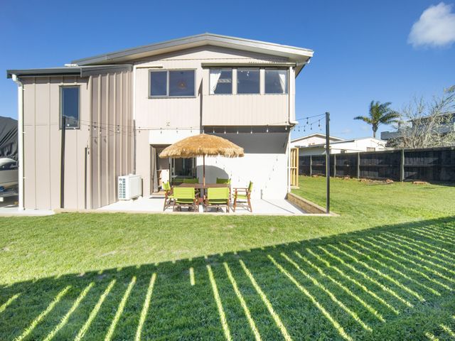 The Bay House - Matakana Holiday Home - 1205405 - photo 2