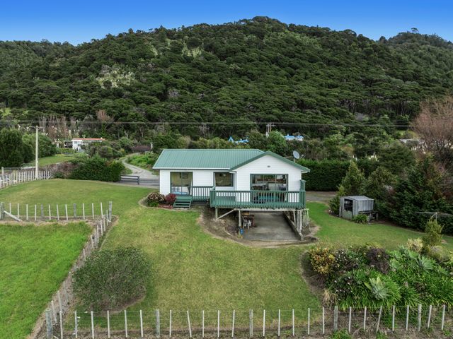 Little Kowhai - Te Kaha Holiday Home - 1206918 - photo 1 