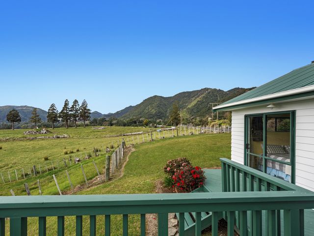 Little Kowhai - Te Kaha Holiday Home - 1206918 - photo 3