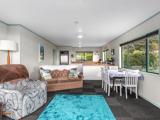 Little Kowhai - Te Kaha Holiday Home - 1206918 - photo 5