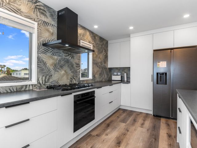Seaside Getaway - Ruakaka Holiday Home - 1206975 - photo 5
