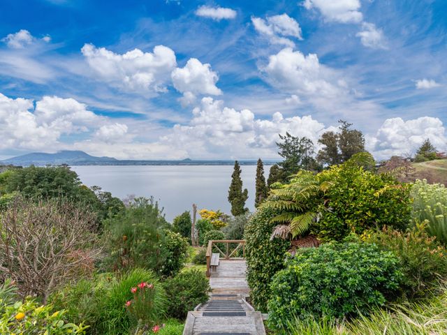 Lakeside Lookout - Acacia Bay Holiday Home - 1207749 - photo 2