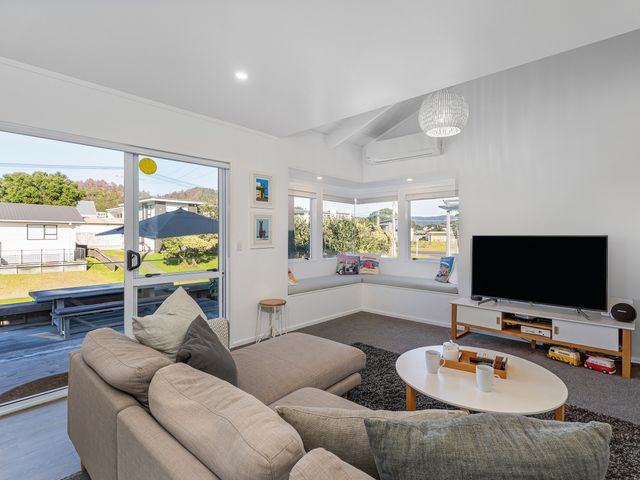 Sandy Strides - Whangamata Holiday Home - 1208683 - photo 4