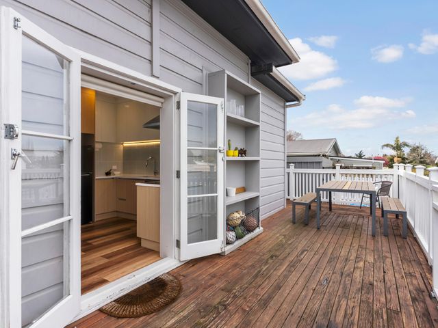 Poolside Pause - Auckland Holiday Home - 1209831 - photo 3