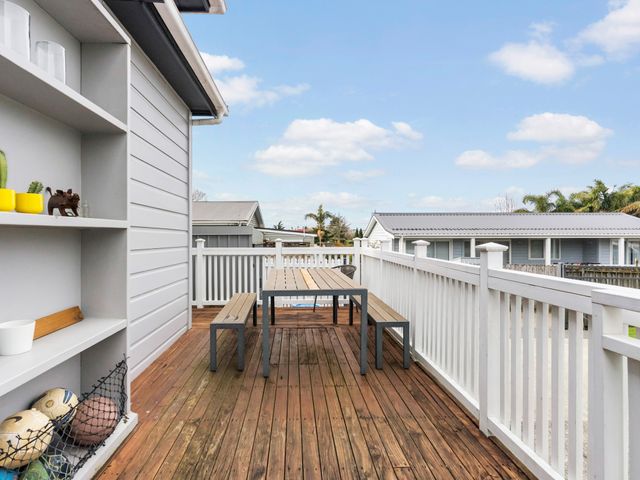 Poolside Pause - Auckland Holiday Home - 1209831 - photo 4