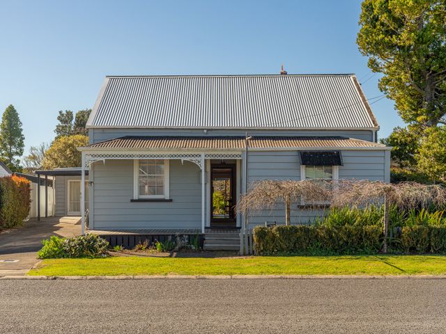 Hannan House - Whitianga Holiday Home - 1210382 - photo 1 