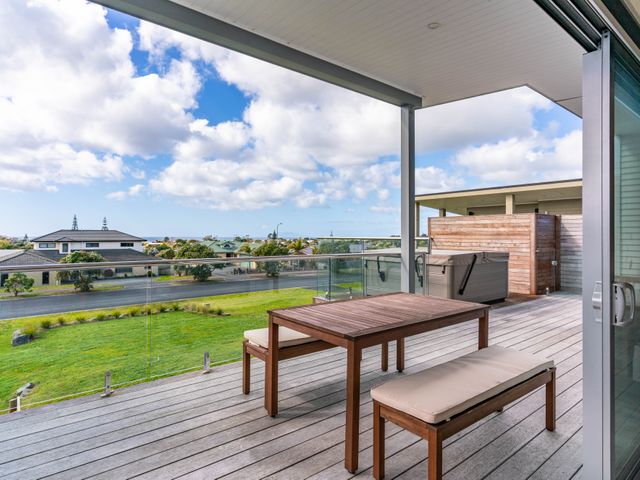 Starling - Mangawhai Heads Holiday Home - 1210706 - photo 3