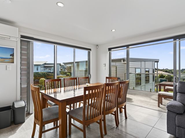 Starling - Mangawhai Heads Holiday Home - 1210706 - photo 4