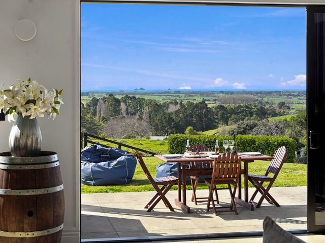 The Black Barn - Whakatane Holiday Home - 1210839 - photo 2
