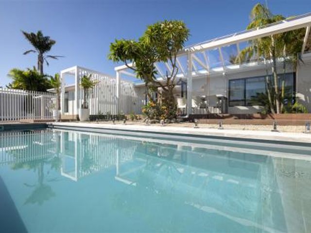 Poolside on Moffat - Tauranga Holiday Home - 1210978 - photo 2