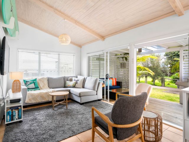 Slice of Paradise - Whangamata Holiday Home - 1211042 - photo 4