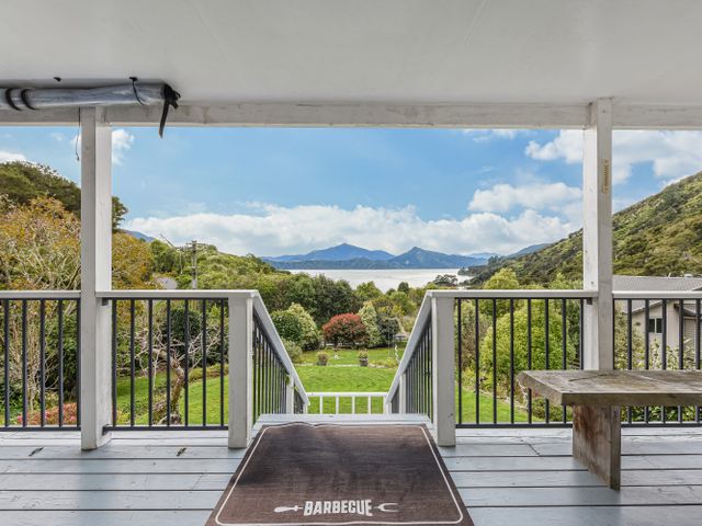 The Bay House - Moetapu Holiday Home - 1211389 - photo 3