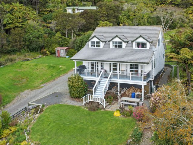 The Bay House - Moetapu Holiday Home - 1211389 - photo 2