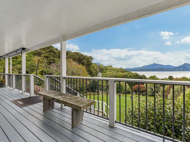 The Bay House - Moetapu Holiday Home - 1211389 - photo 4
