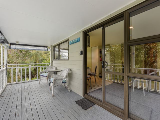 Treetops & Tide Cottage - Moetapu Holiday Home - 1211392 - photo 3
