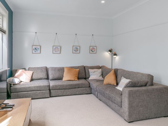 Tui Hollow - Kapiti Coast Holiday Home - 1211462 - photo 4