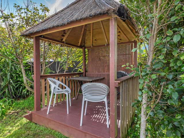 Tui Hollow - Kapiti Coast Holiday Home - 1211462 - photo 2
