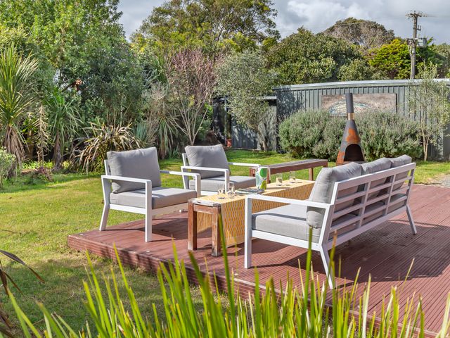 Tui Hollow - Kapiti Coast Holiday Home - 1211462 - photo 3