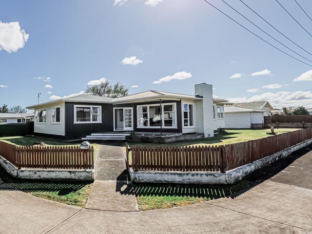 A house with a front yard and fence at Home away from Home - Levin Holiday Home in Foxton
