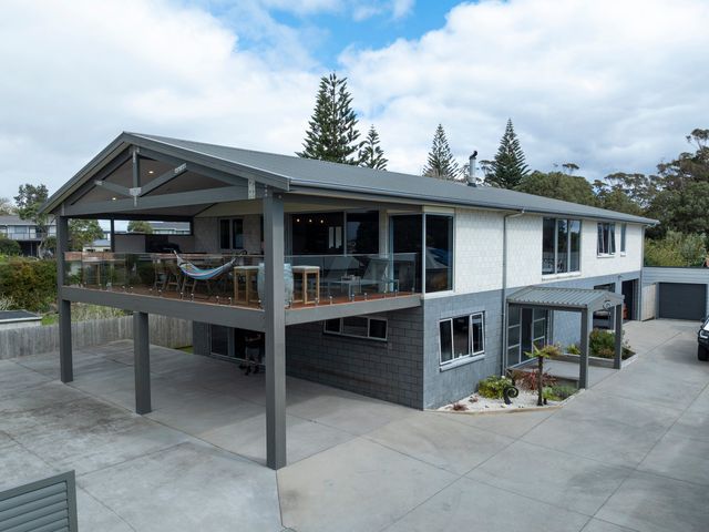 A house with a balcony and parking area at Natives Nest - Karikari Peninsula