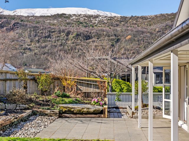 Helmstead Cottage - Arrowtown Holiday Home - 1212117 - photo 3