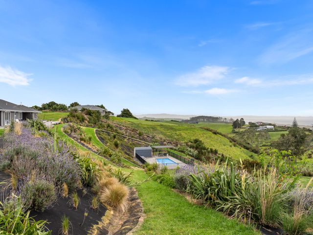 Waipu Hilltop Escape - Waipu Cove Holiday Home - 1212758 - photo 2
