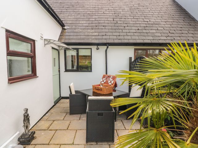 Ty Maen, South Wales