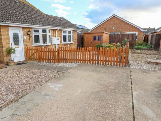 Bumble Bee Cottage - 990946 - photo 1