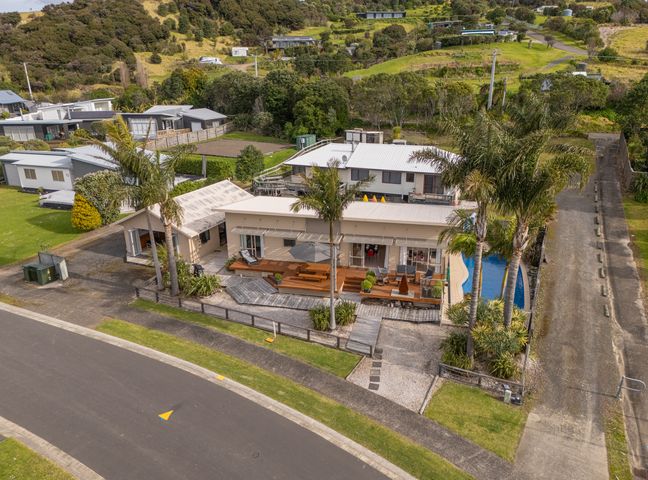 Family Tides Retreat - Whangapoua Holiday Home photo 1