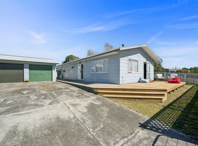 Bach to the Beach - Foxton Beach Holiday Home photo 1