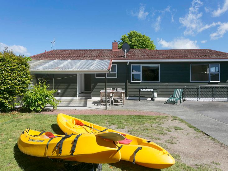 100 metres from the lake - Taupo Holiday Home	