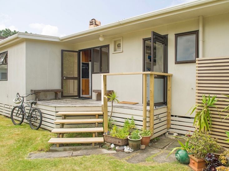 Vintage Pohutukawa Whangamata Bach Bachcare NZ