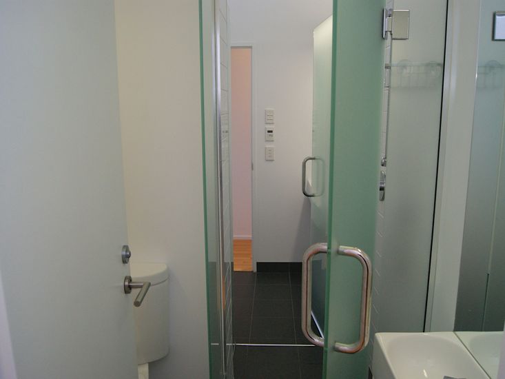 Toilet 2 and the access to the shower