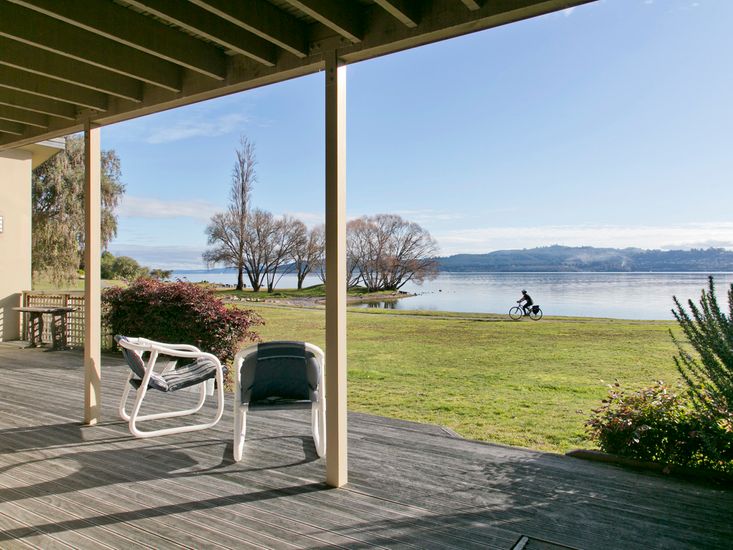 waterfront accommodation in taupo