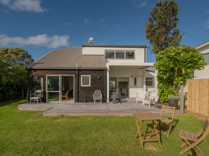 By The Beach Whangamata Holiday Home Bachcare NZ