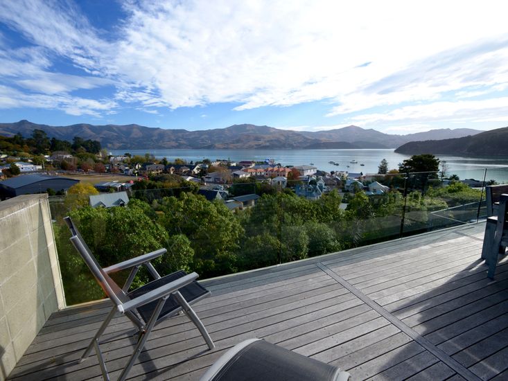 Walnut Retreat - Akaroa Holiday House