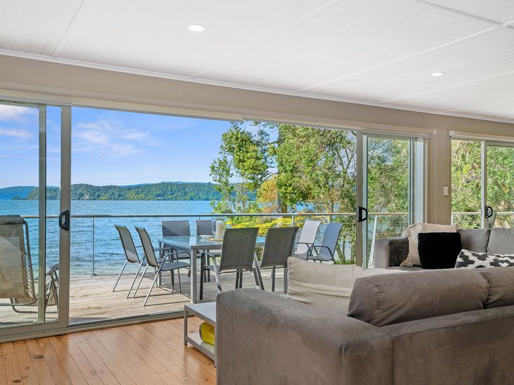 Onepoto Bay Lakehouse Lake Rotoiti Holiday Home Bachcare NZ