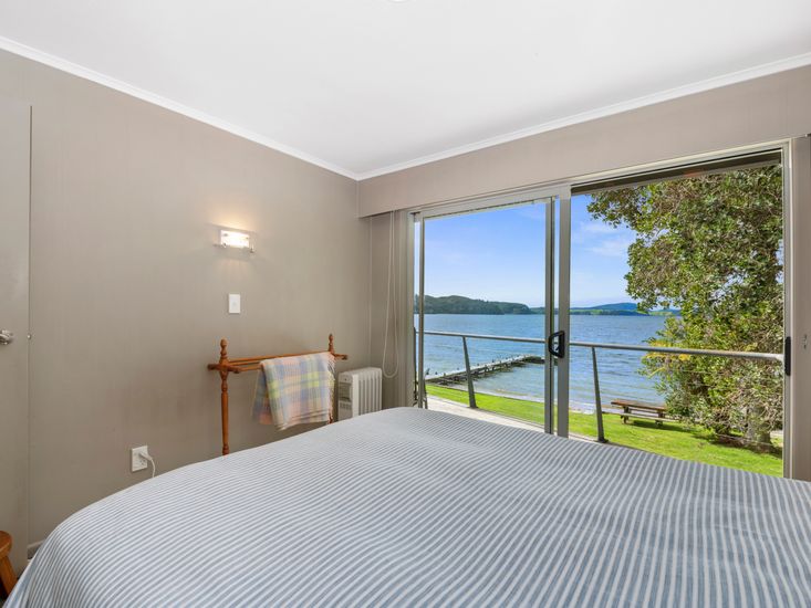 Onepoto Bay Lakehouse Lake Rotoiti Holiday Home Bachcare NZ