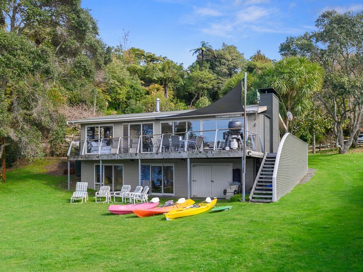 Onepoto Bay Lakehouse Lake Rotoiti Holiday Home Bachcare NZ