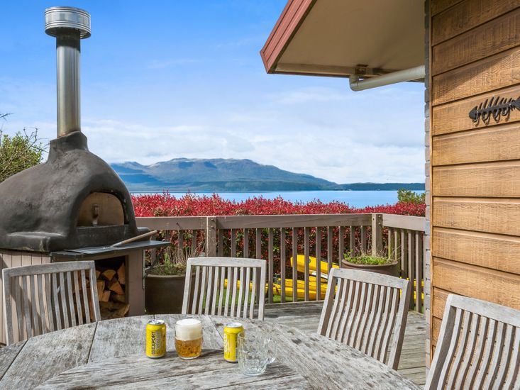 Lakeside Escape Lake Tarawera Holiday Home Bachcare NZ